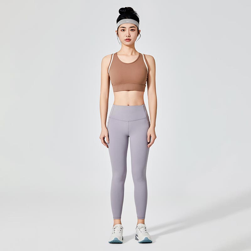 Θα μπορούσε το Brown Simple Line Sports Bra να επαναπροσδιορίσει δυνητικά την άνεση και το στυλ για δραστήριες γυναίκες;